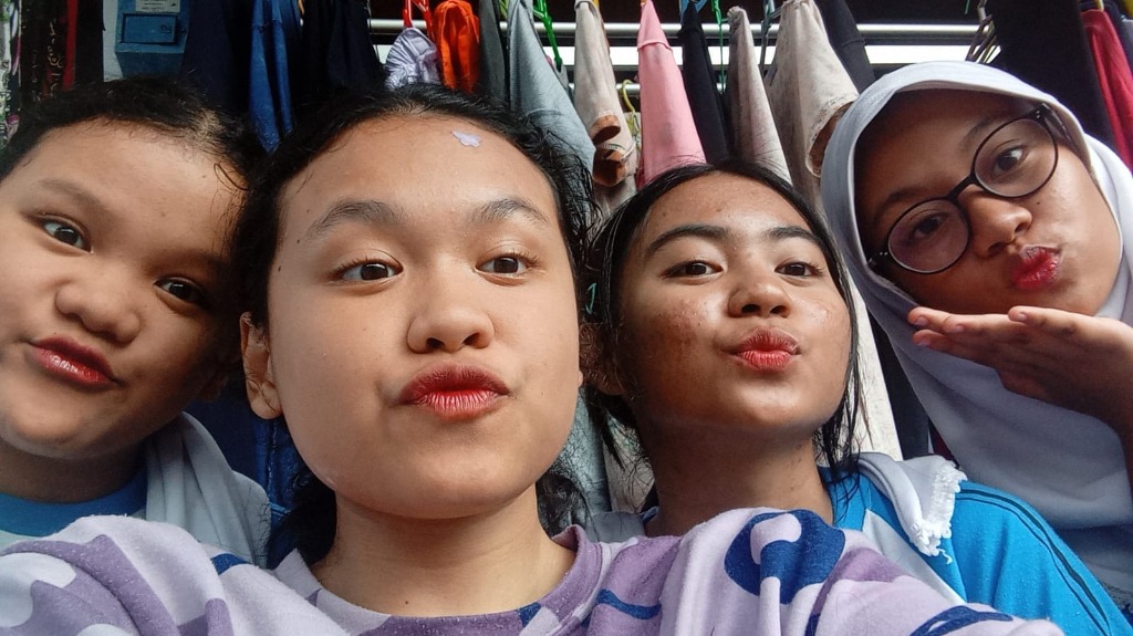 Duckface Besties